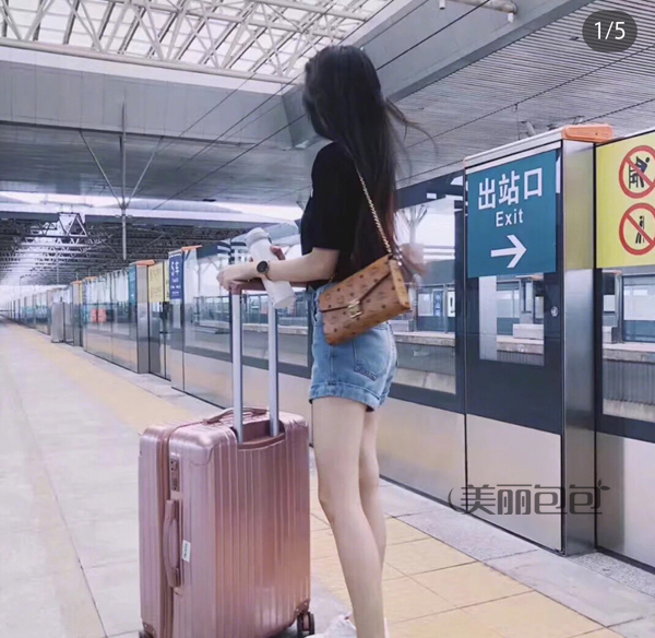 2019年夏天背什么迷你包？时髦女孩都选了这17款