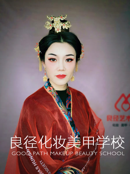 彩妆前后顺序_彩妆前后对比照片_创意彩妆造型前后