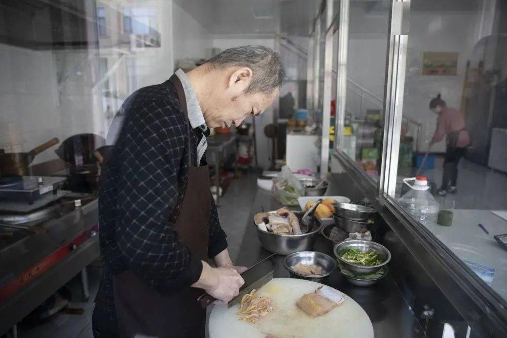 杭州炉鱼餐饮老板_炉鱼餐厅杭州_杭州炉鱼餐饮有限公司电话