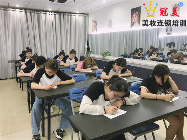 佳悦化妆学校_佳悦化妆学费多少_化妆学校三个月学费