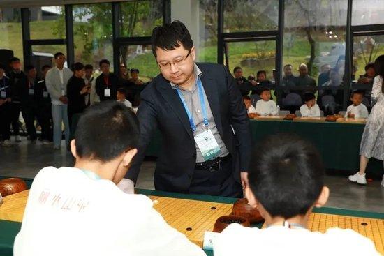 蓝天丽水围棋_丽水山泉杯围棋赛 柯洁组合对阵蓝天组合_蓝天围棋