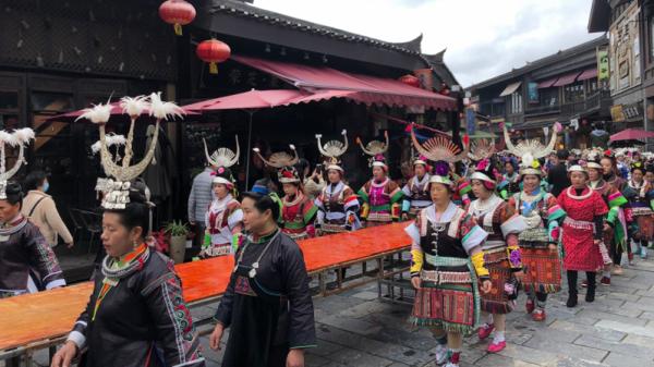 贵州雷山苗族服装秀图片_雷山苗族服饰_雷山苗族服饰便装图片