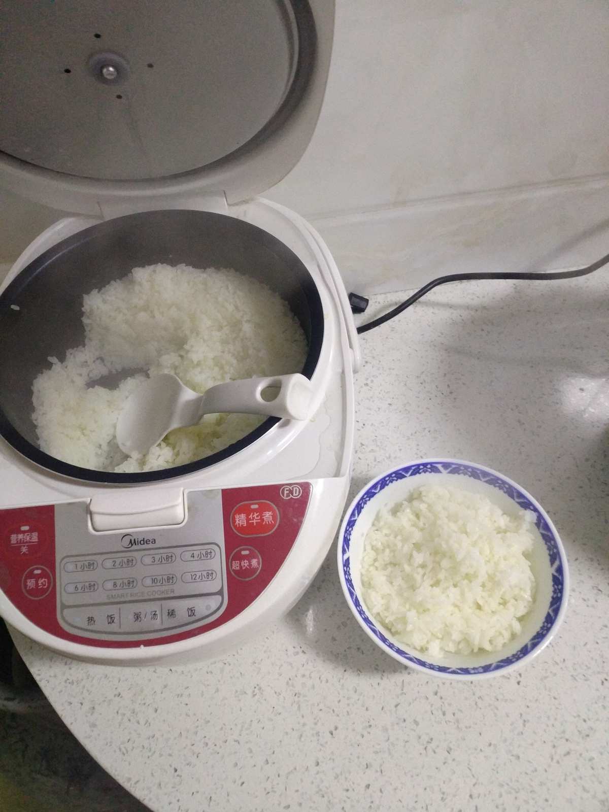 电饭锅做饭怎么煮饭结锅巴_电饭煲烧饭结锅巴算质量问题吗_电饭煲煮饭结锅巴