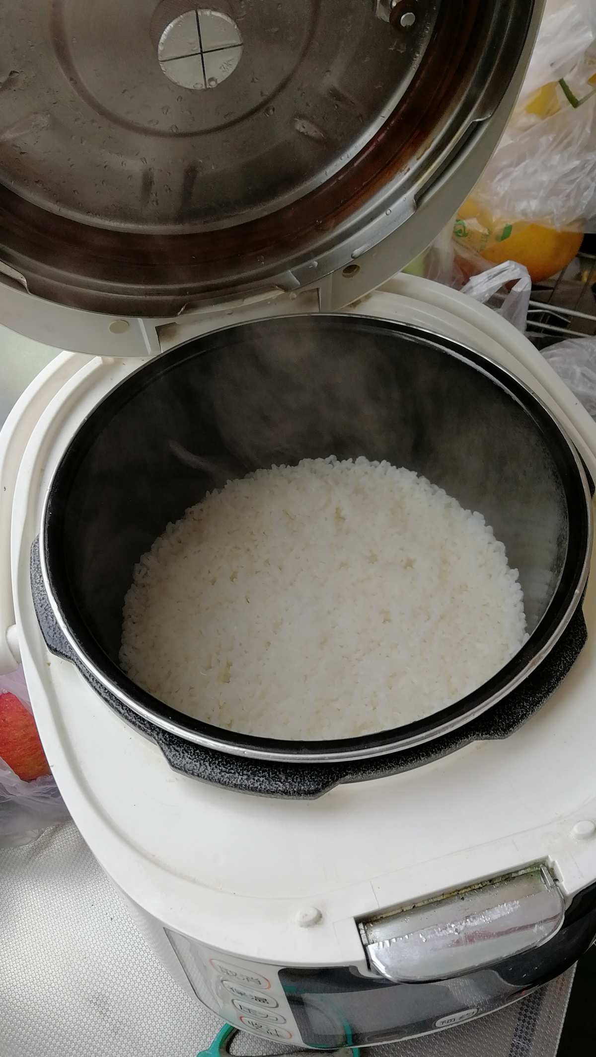 电饭煲煮饭结锅巴_电饭锅做饭怎么煮饭结锅巴_电饭煲烧饭结锅巴算质量问题吗