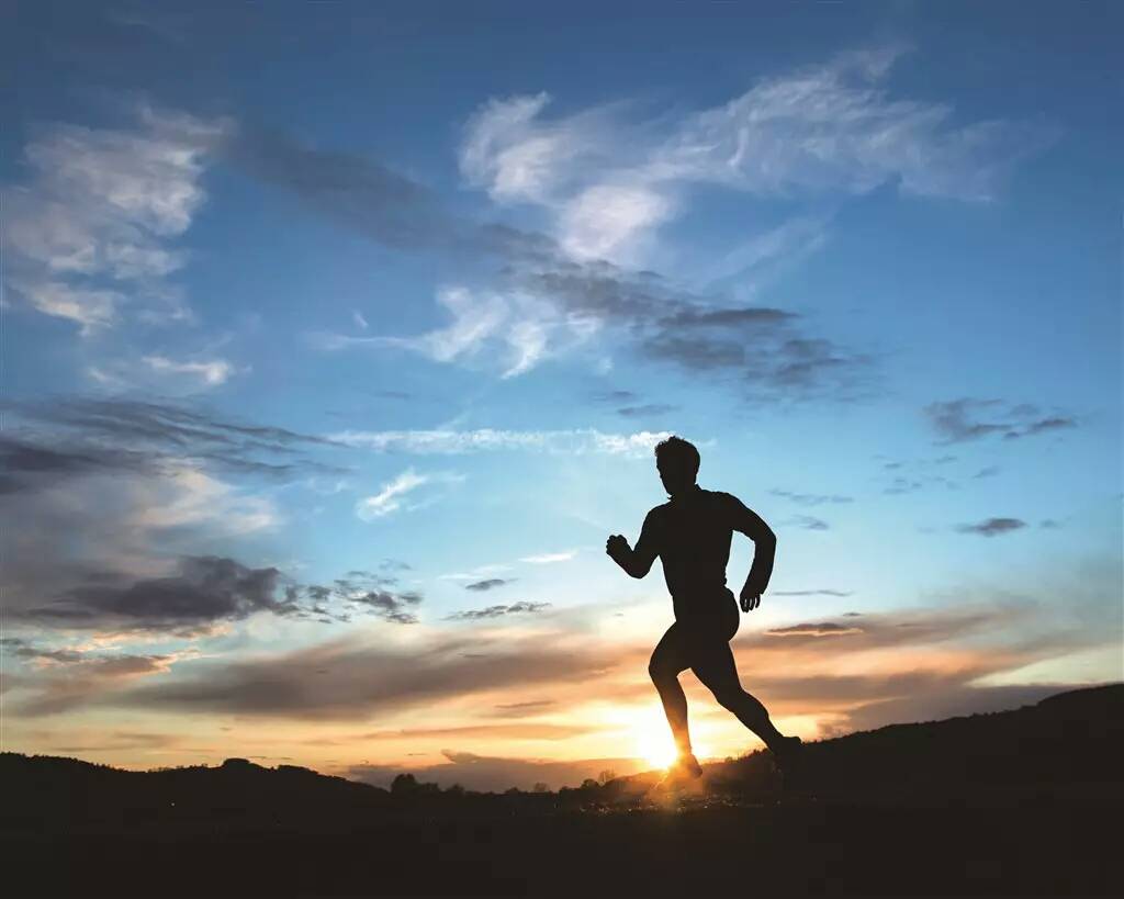 每天慢跑小时一周能瘦多少斤_每天慢跑小时速度多少合适_每天慢跑两次每次一小时